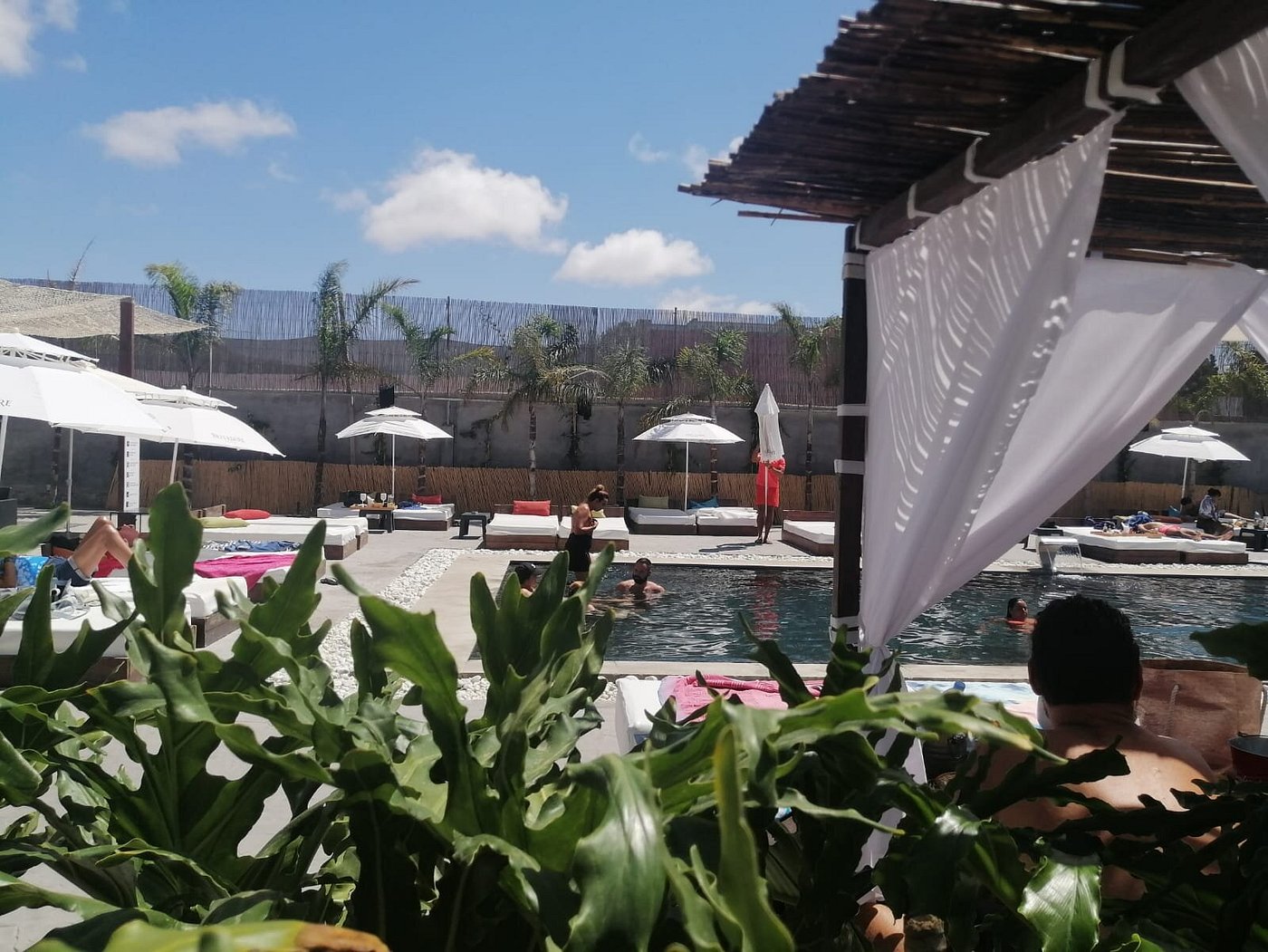 The Vintage bar restaurant piscine à Dar Bouazza — ambiance festive et soirées