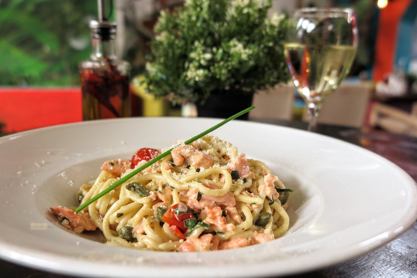 Terrasse et espace piscine du Vintage, restaurant Dar Bouazza Maroc